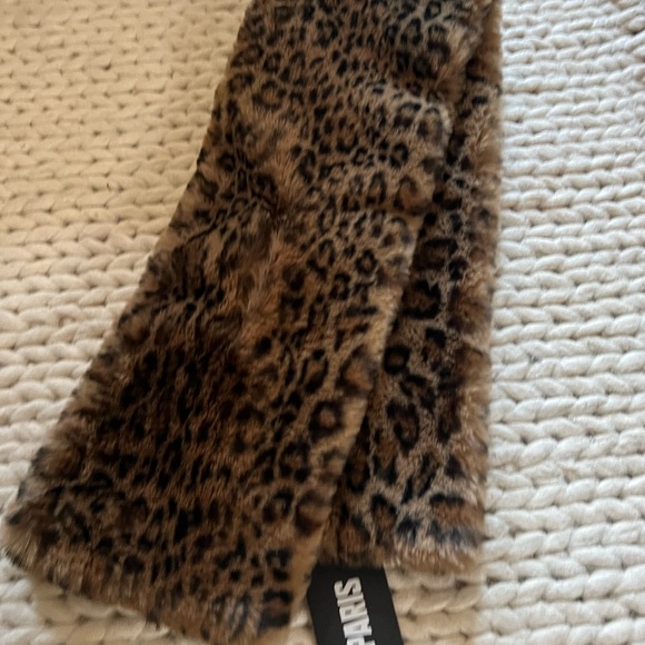 NWT APPARIS FAUX FUR LEOPARD PRINT SCARF - Picture 4 of 6